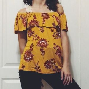 Off the shoulder maroon and yellow floral top 💛🌺